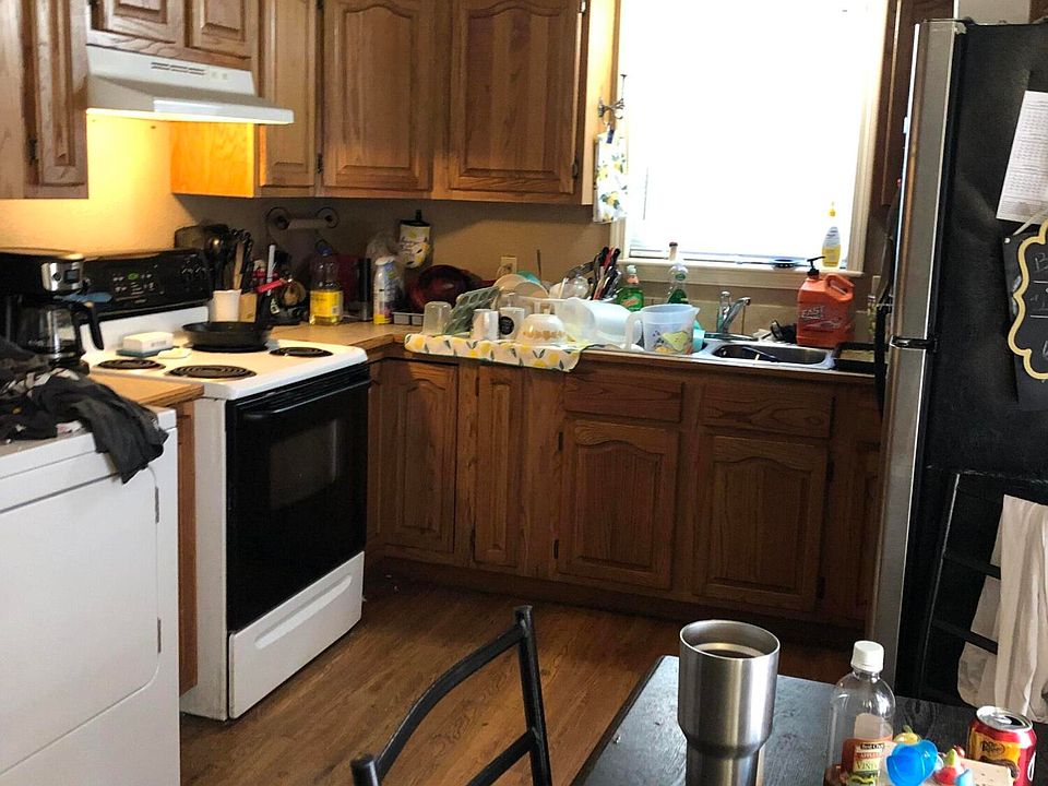 2nd image of 1908 W C St