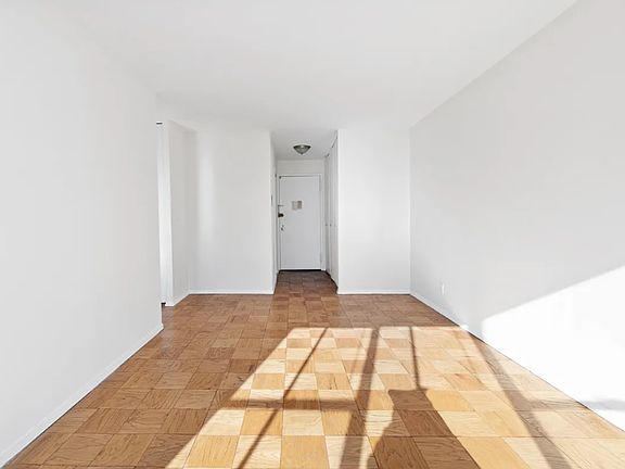 3rd image of 301 E 45th St APT 2D