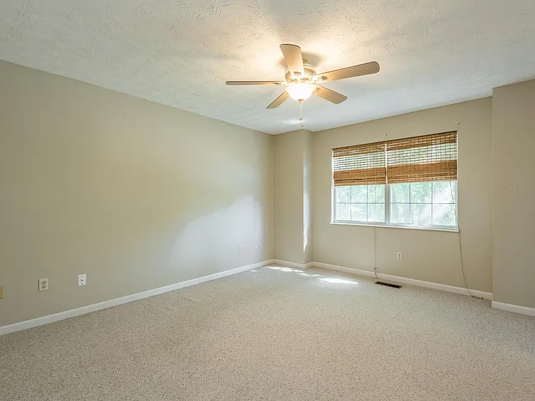1560 Pheasants Glen Dr — Photo 61