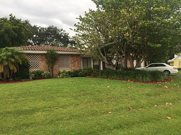 4th image of 441 N Country Club Dr