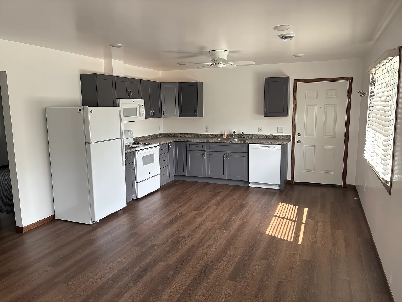 2 bed, 960 sqft, $1,100 — Photo 2