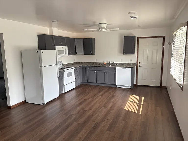 115 Benzel Ave SW — Photo 2
