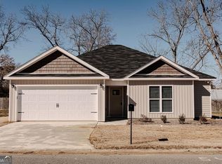 124 Village Cir, Cochran, GA 31014