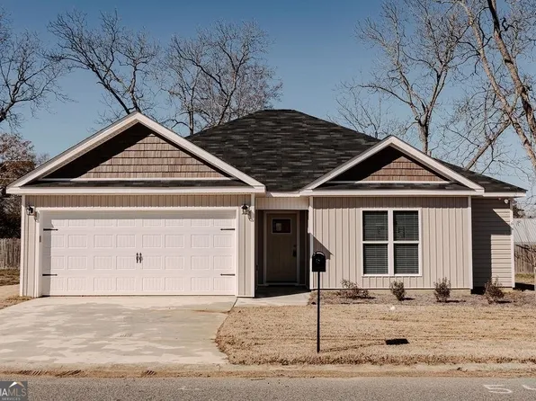 124 Village Cir, Cochran, GA 31014