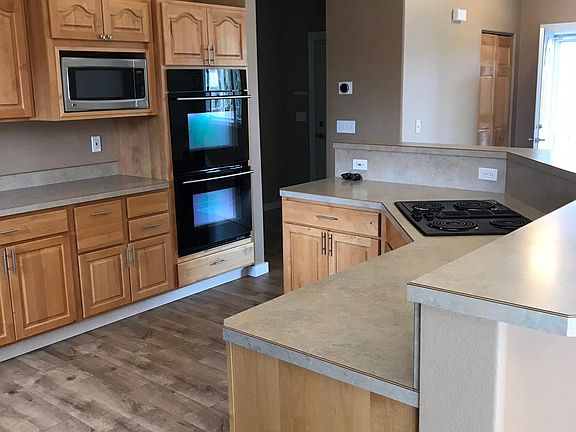 Tons Of Cabinet space, oversized kitchen
