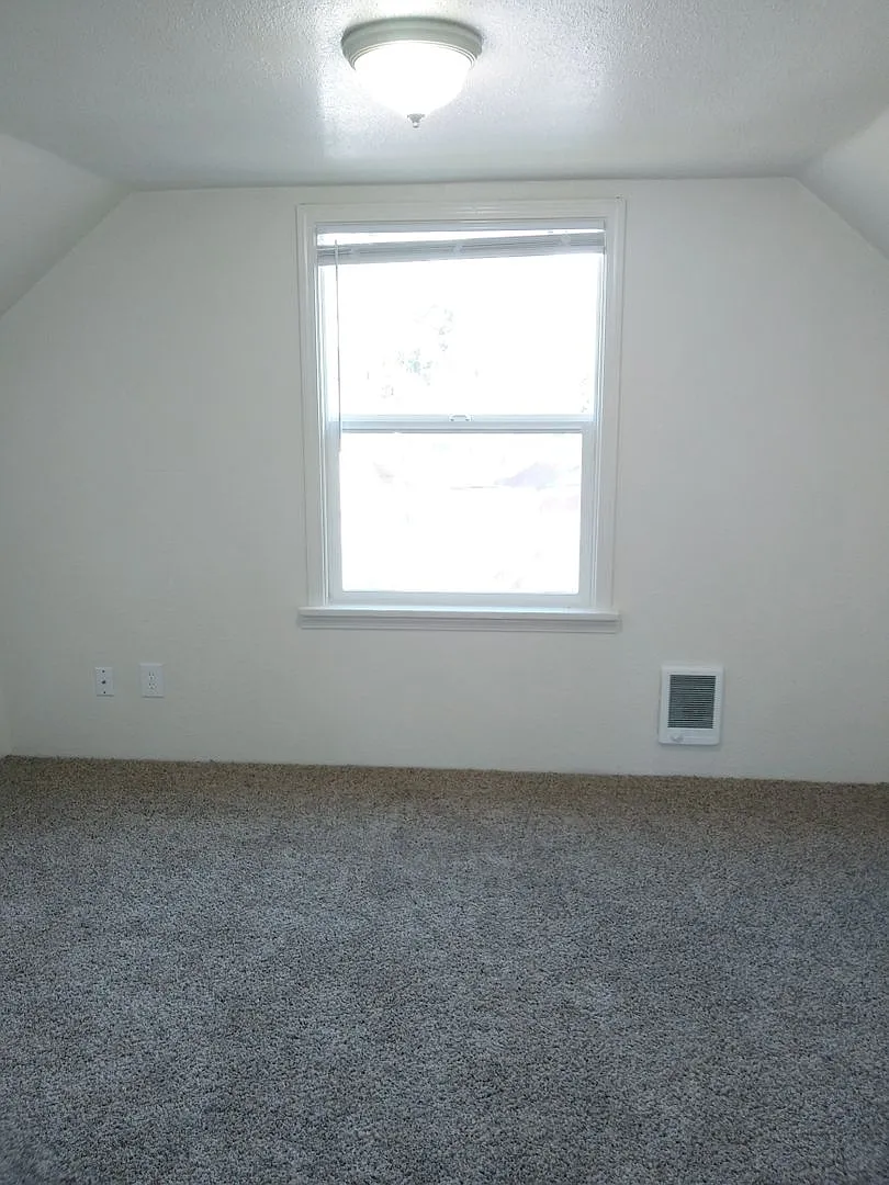 Building Photo - 310 26th Ave