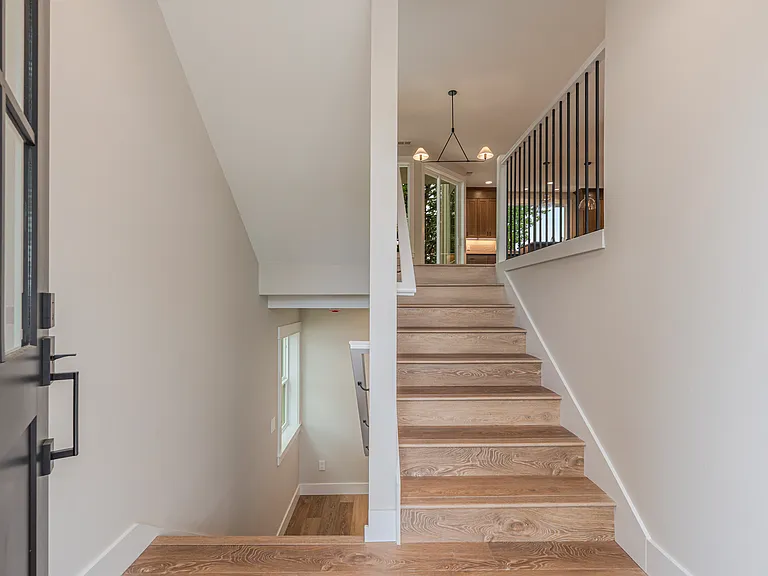464 SE Haddock Ln — Photo 3