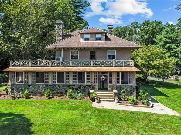 54 Highland Ave, Warwick, RI 02886