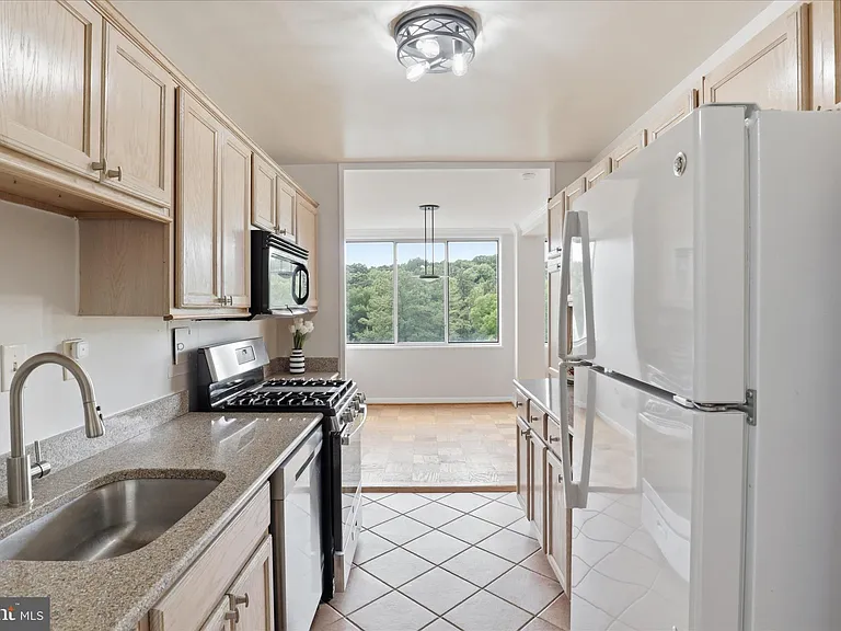 6641 Wakefield Dr #703 — Photo 18