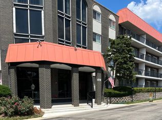 4940 Foster St APT 202, Skokie, IL