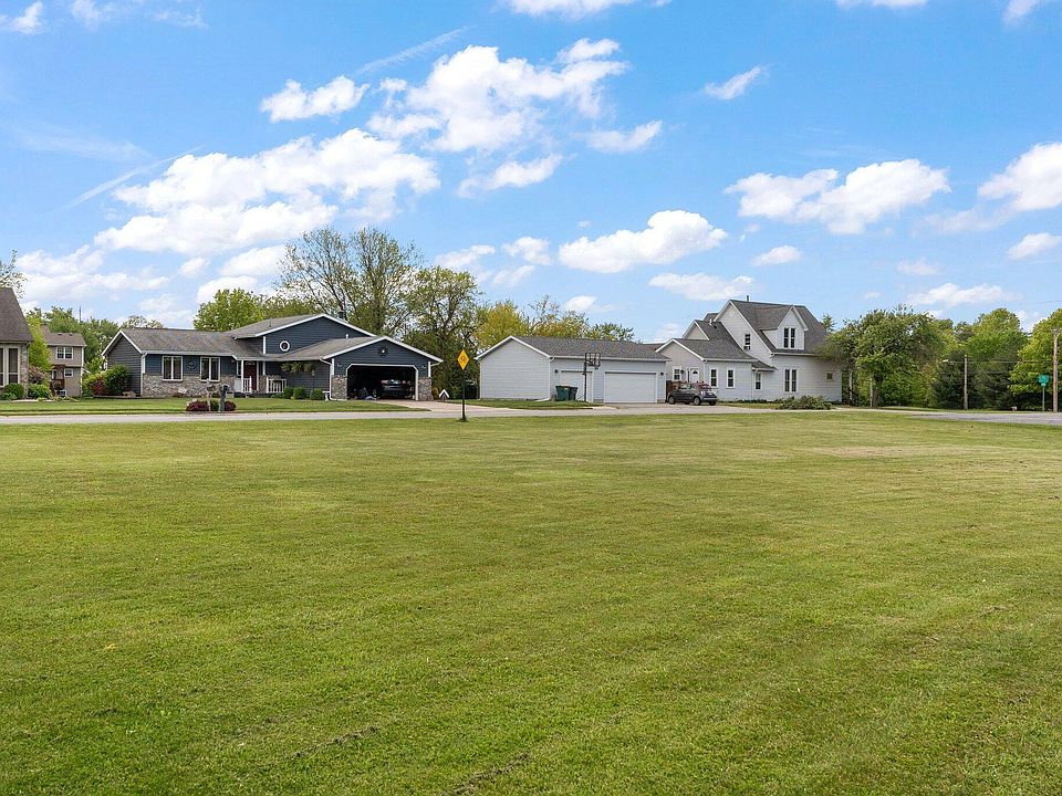 2nd image of 256 Pineview Ln