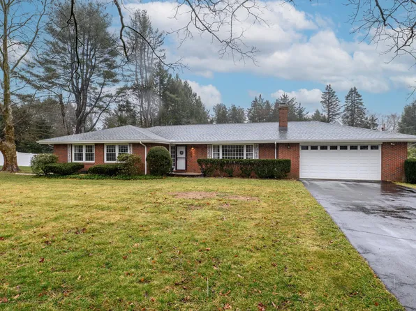 34 Huntington Circle, Hamden, CT 06518