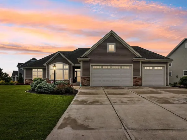W220N4731 Woodleaf WAY, Pewaukee, WI 53072