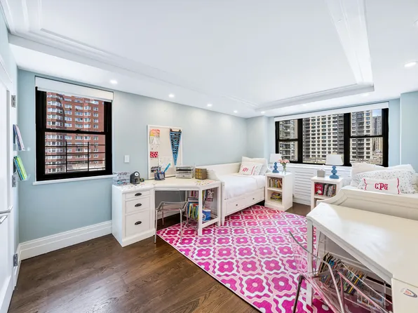 315 East 72nd Street image 11 of 14