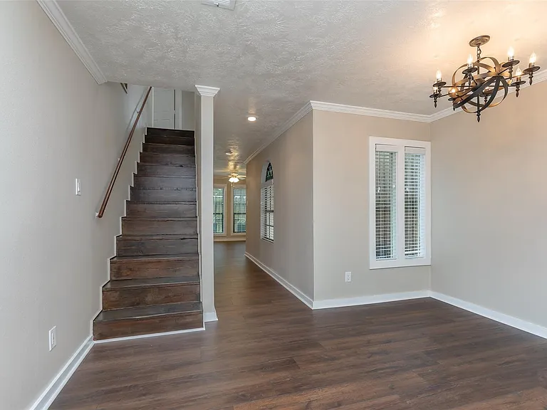 1611 Oakdale St — Photo 7