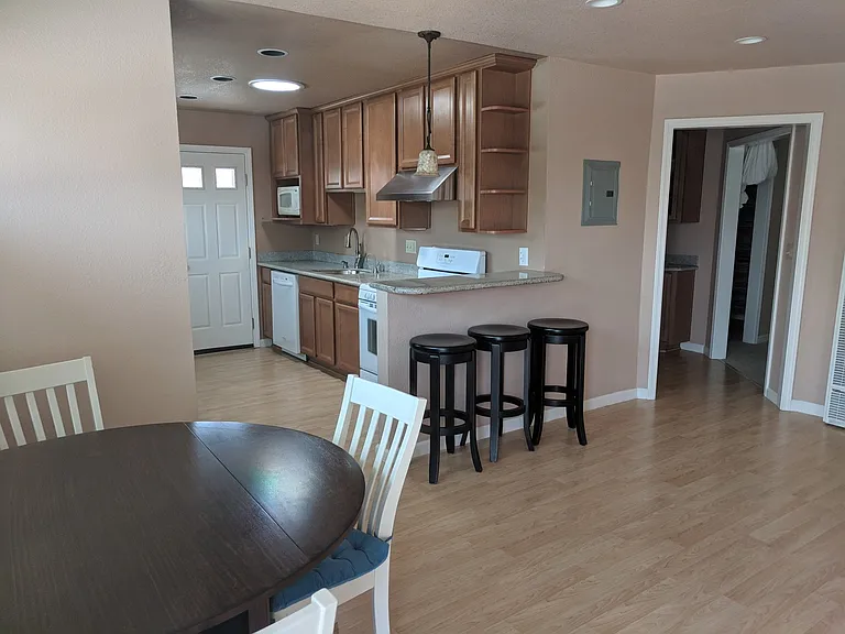 565 Smalley Ave — Photo 1