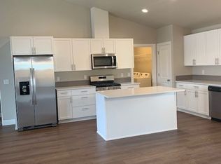 1823 NE 5th St, Redmond, OR