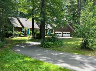 8 Foxglove Ln, Amherst, MA 01002