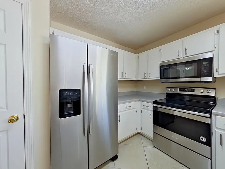 914 Christen Ct — Photo 6