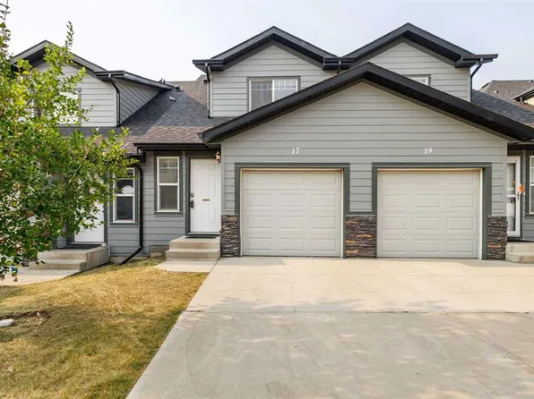 17 Panatella Vlg NW, Calgary, AB T3K 0G6