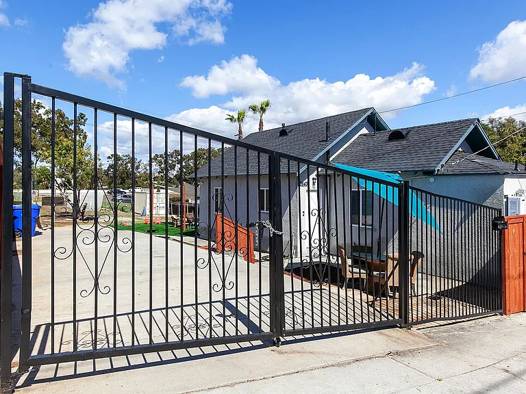 2643 G St — Photo 26
