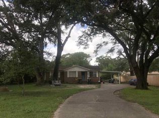 2052 N Roberts Cir, Pensacola, FL 32534