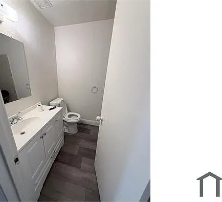 2719 E Hammond Ave #201 — Photo 2