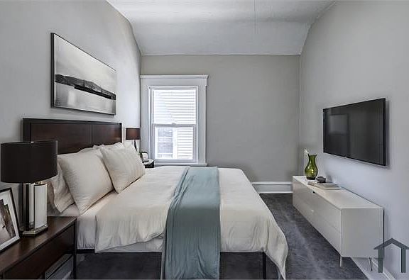 5th image of 4010 Ardmore Ave