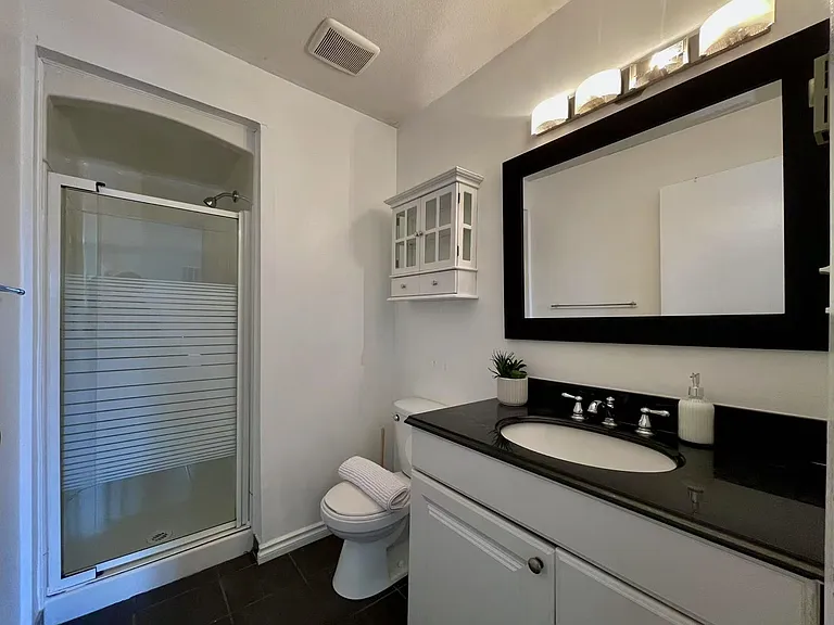 1405 Haro St #302 — Photo 9
