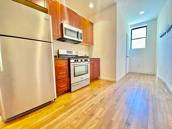 5th image of 677 Lincoln Pl APT 2A