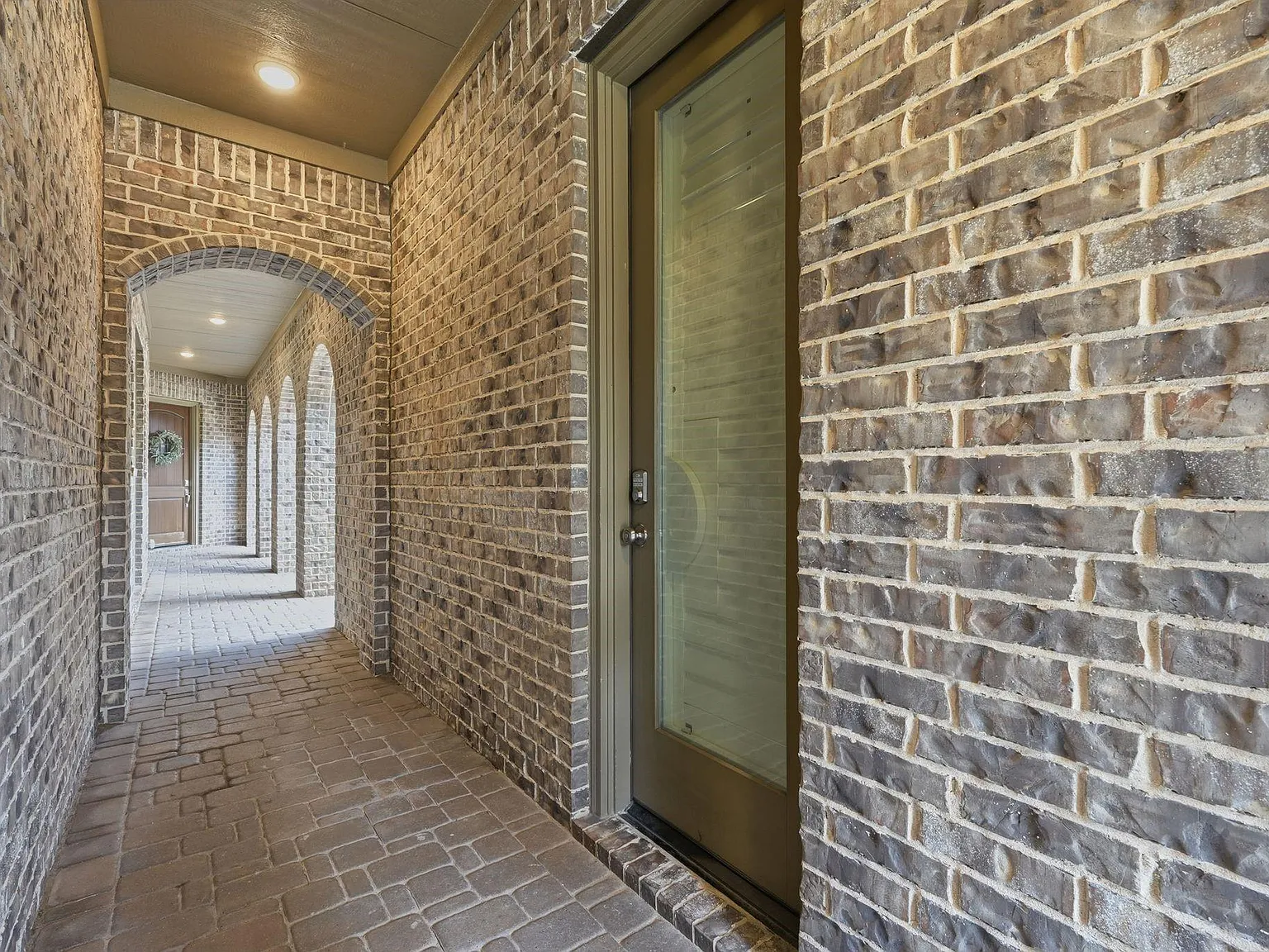 3 bed, 5.0 bath, 3675 sqft, $6,000 — Photo 3