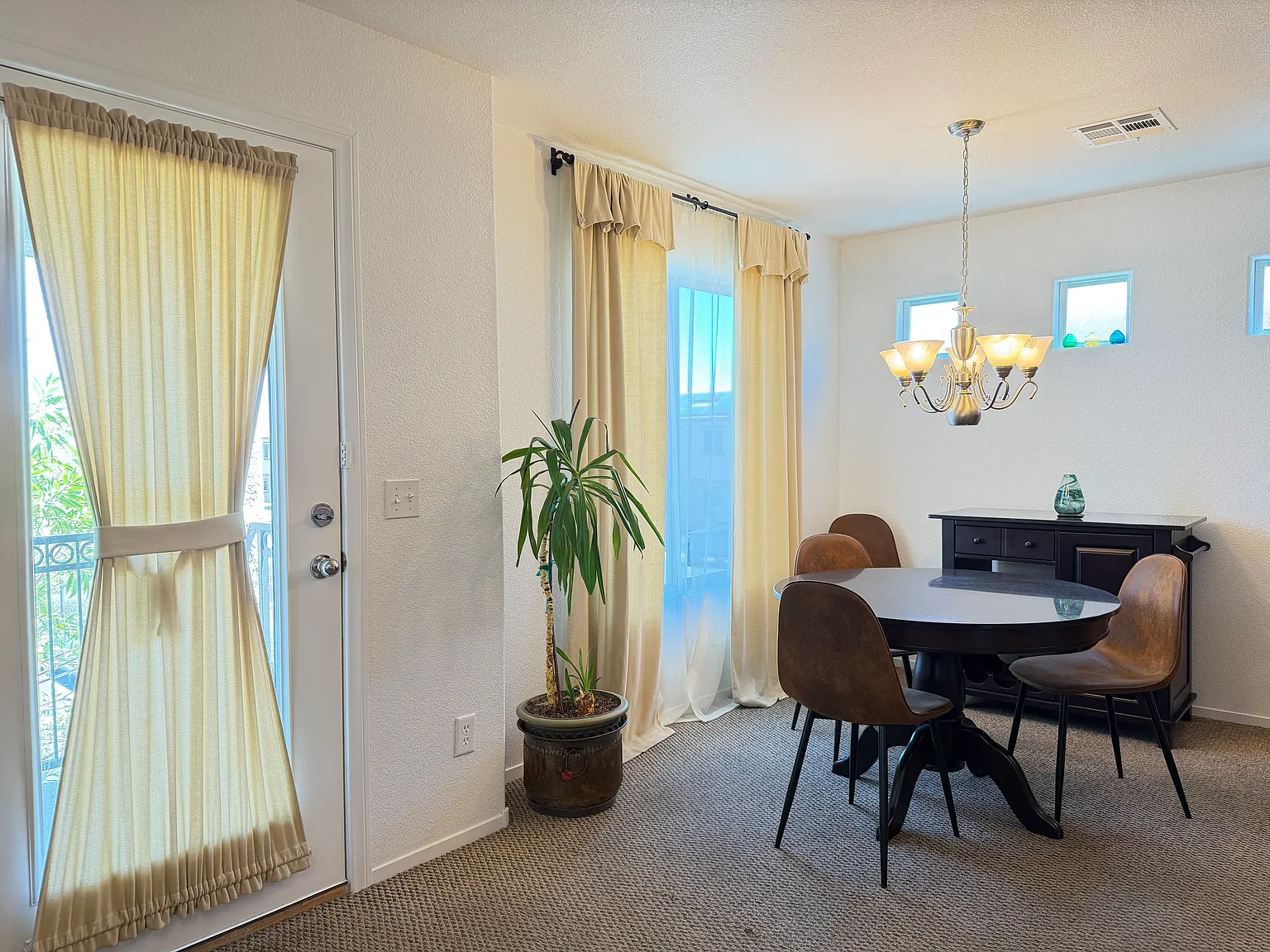 2 bed, 2.5 bath, 1452 sqft, $2,250 — Photo 2