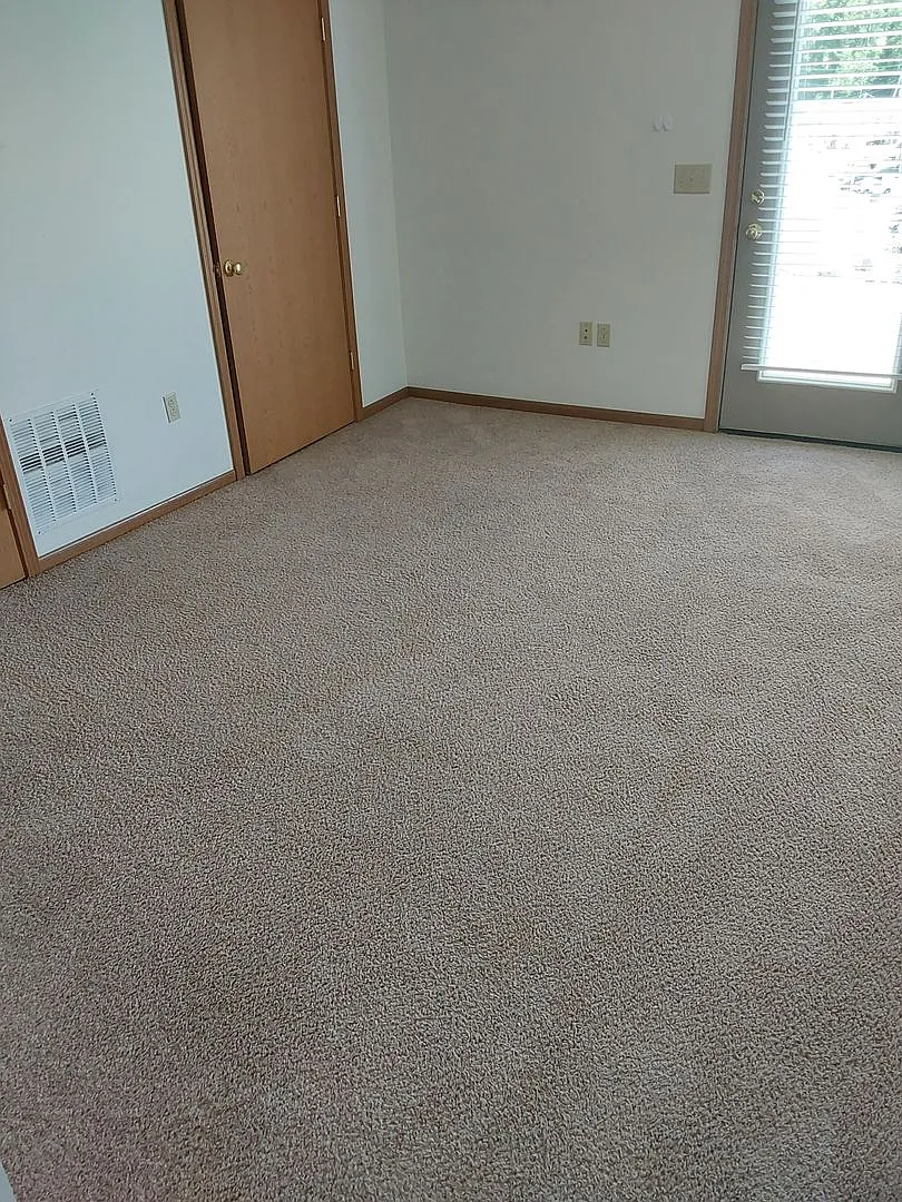 2 BR Glenn View — Photo 3
