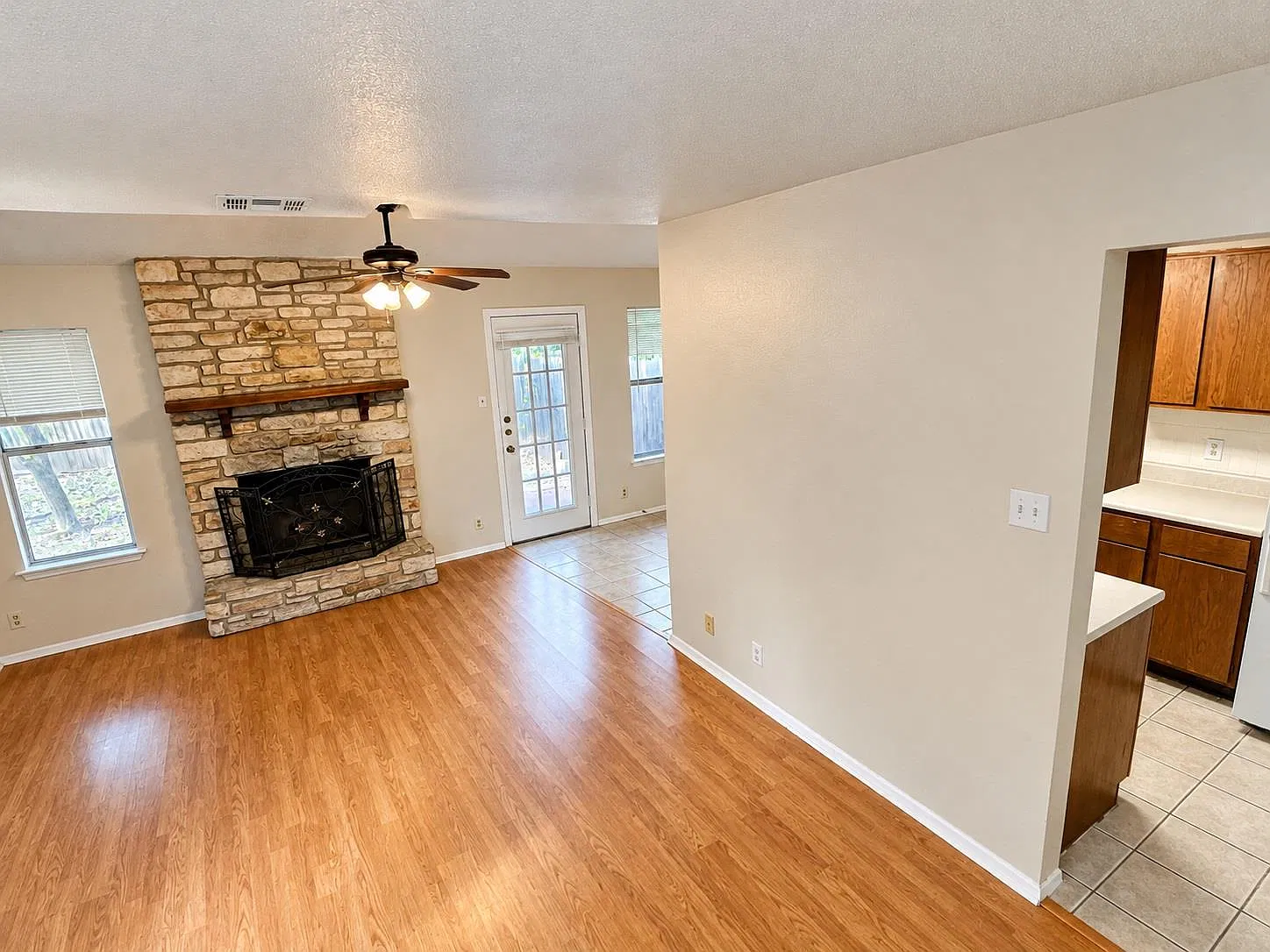 2 bed, 1.5 bath, 976 sqft, $1,500 — Photo 4