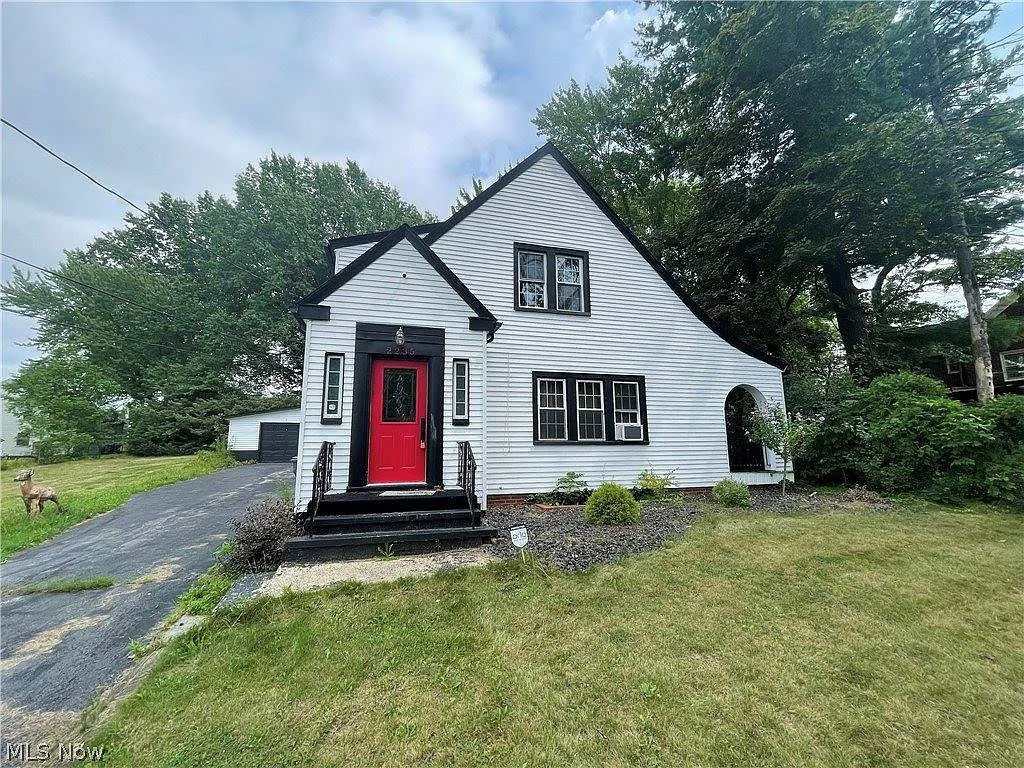 3 bed, 1422 sqft, $1,700 — Photo 1