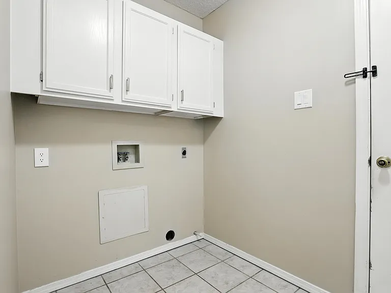 1614 Calgary Trl — Photo 26