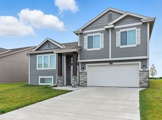 5911 N 181st St, Elkhorn, NE 68022