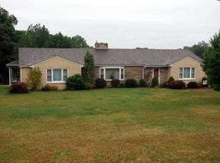 489 Colonial Manor Rd, North Huntingdon, PA 15642