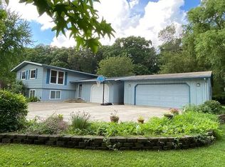 10863 Prestige Dr, Lerna, IL 62440