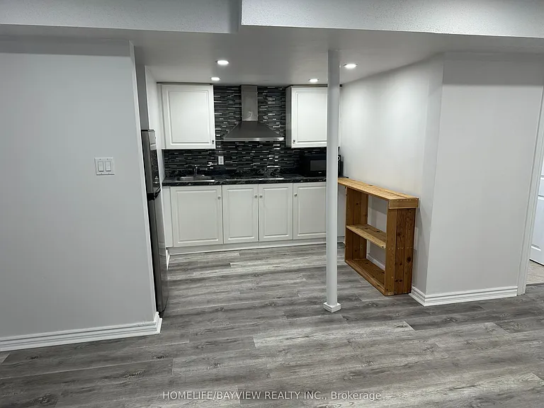 36 Rosanna Cres — Photo 5