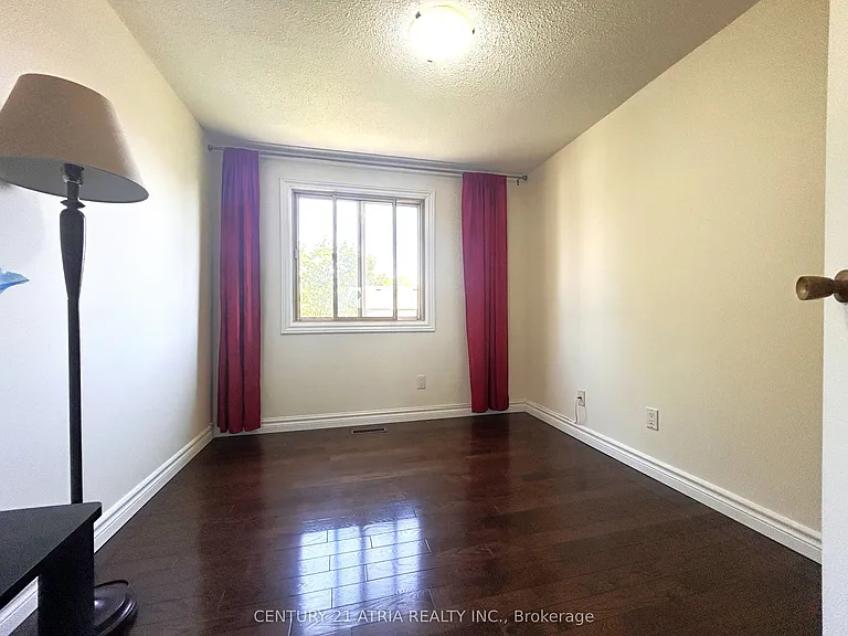 19 Yellow Birchway — Photo 15