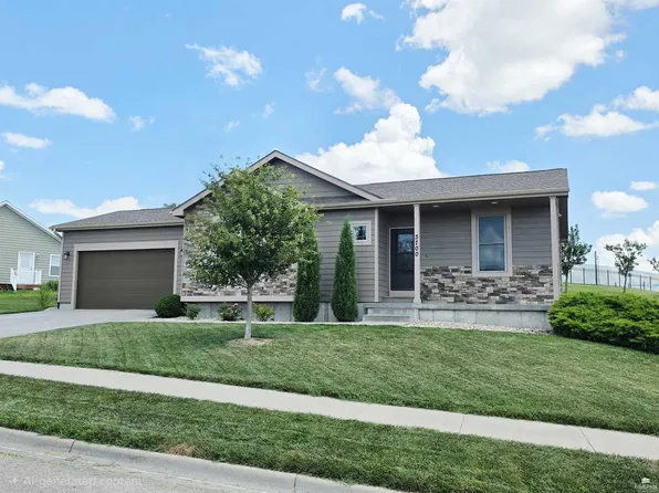 3700 Deakon Dr, Manhattan, KS 66503