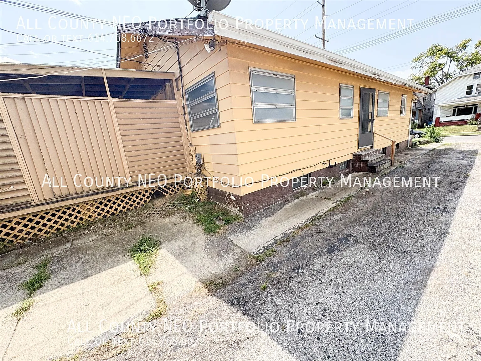 Available now! 2 Bedroom Home with Basement & Deck — Photo 4