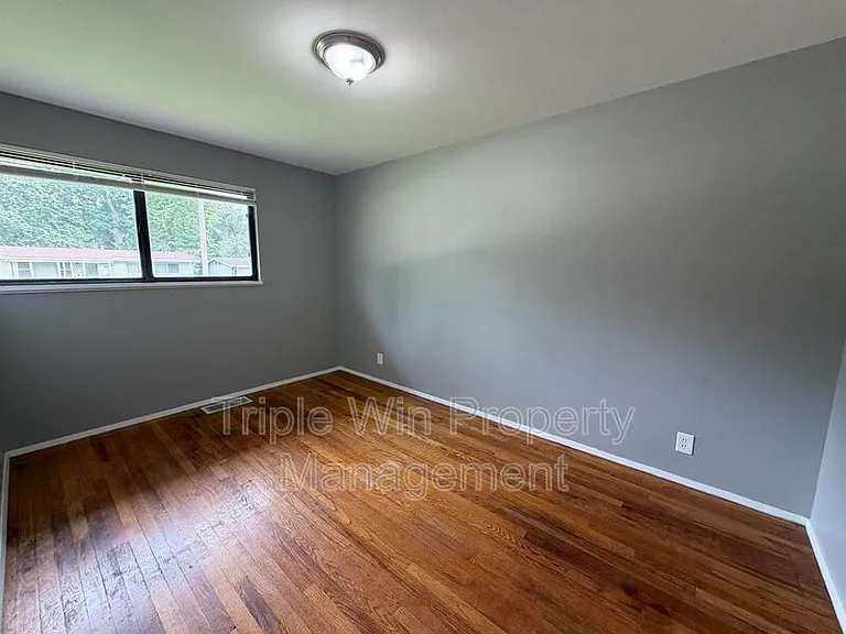 10319 Varnum Dr — Photo 21