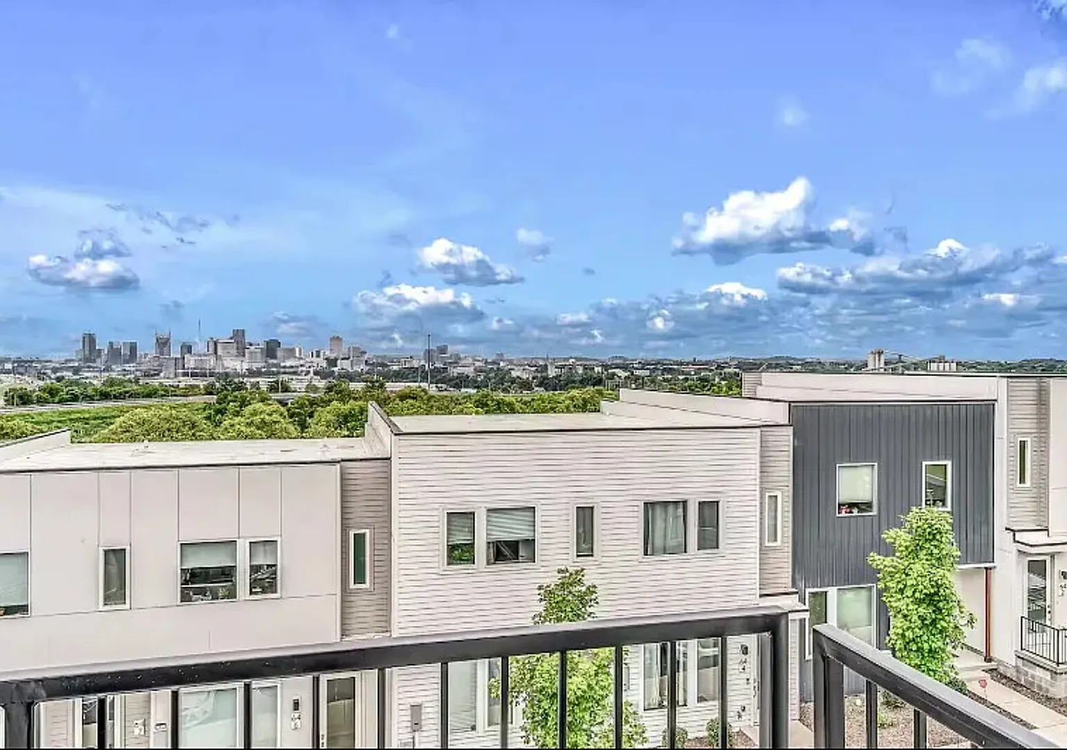 east nashville townhouse, incredible downtown view! — Photo 1