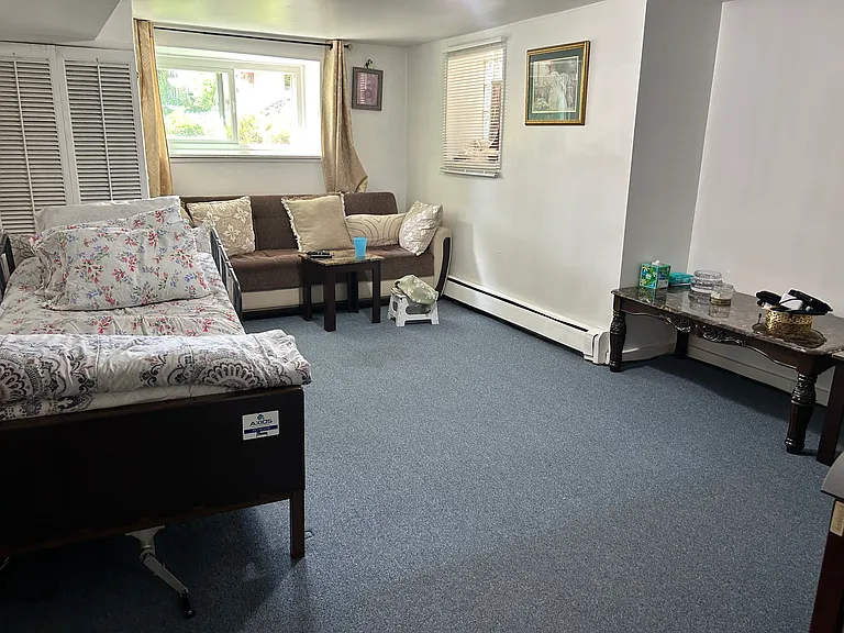 5845 N Virginia Ave #BASEMENT — Photo 5