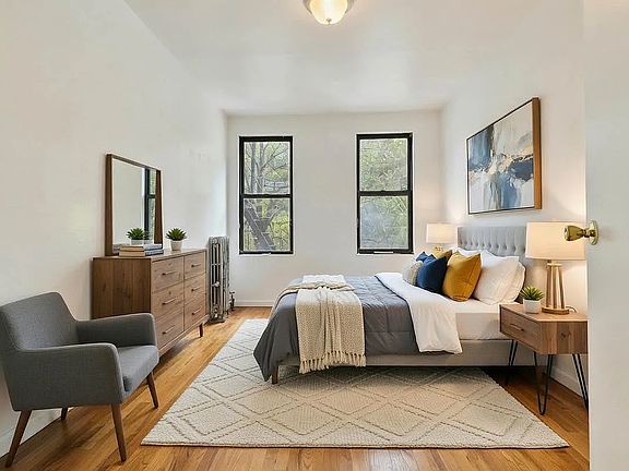 5th image of 312 S 3rd St APT 2