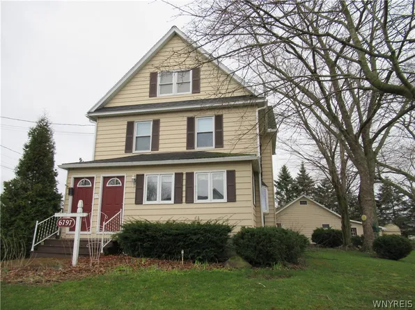 6797 E Eden Rd, Hamburg, NY 14075