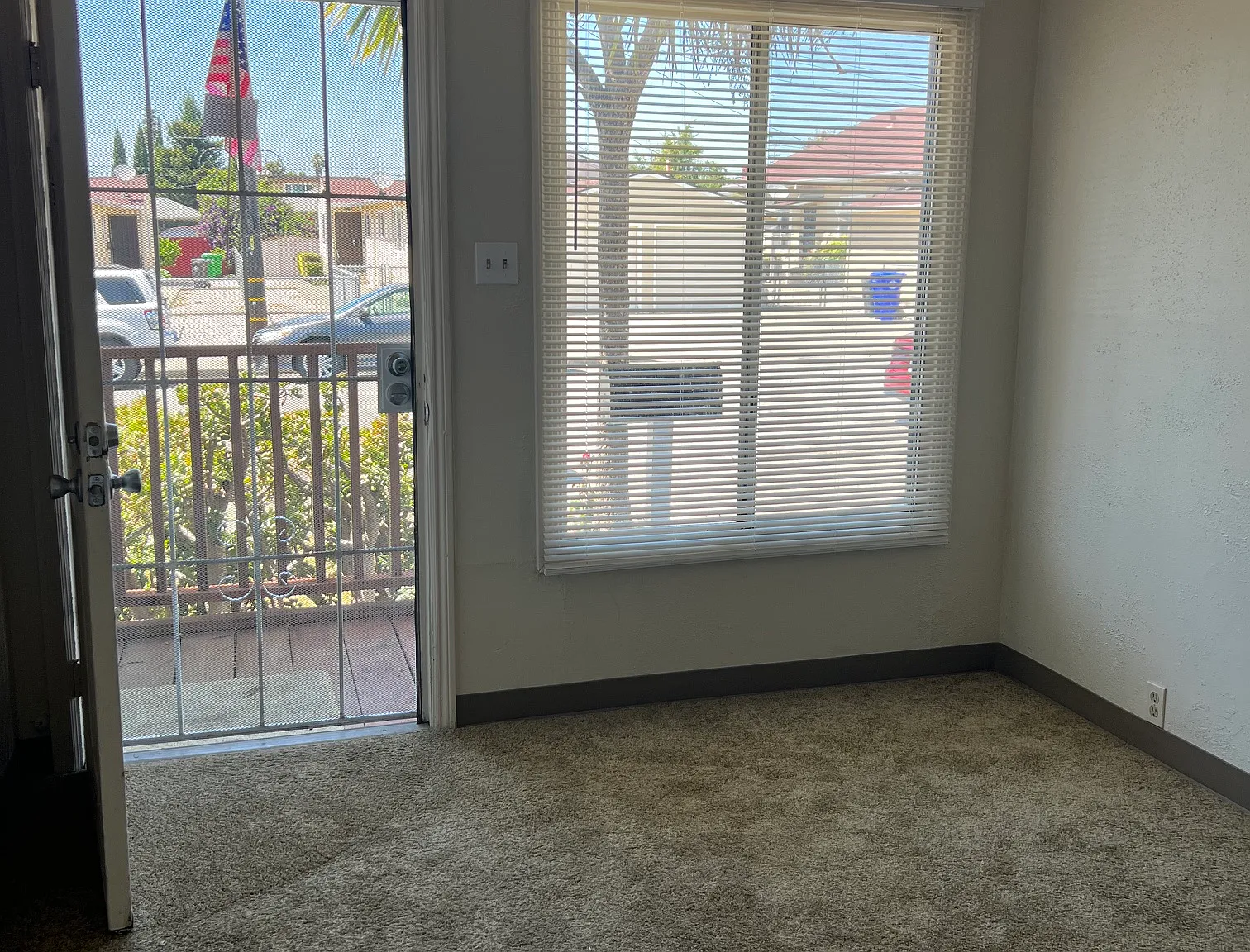 2 bed, 730 sqft, $2,300 — Photo 2