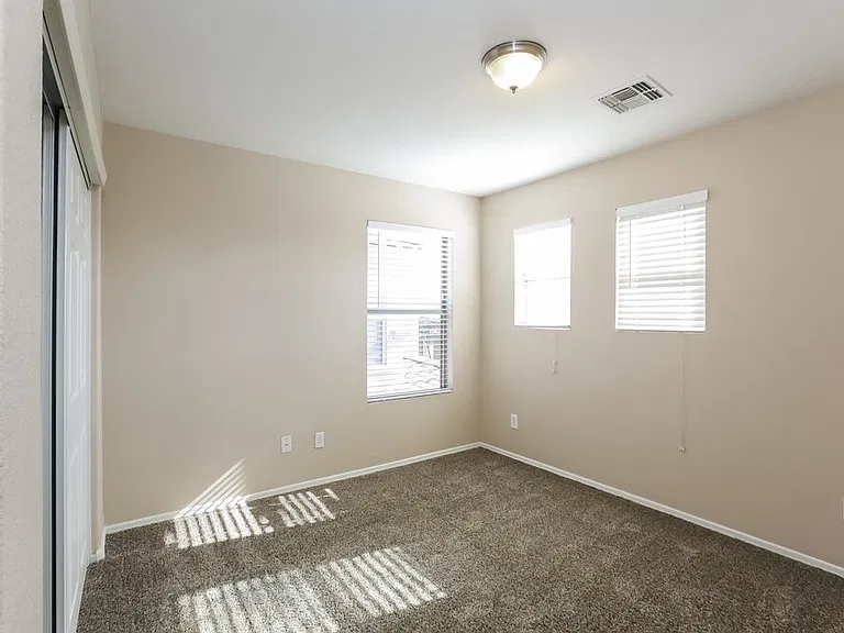 11242 W Garfield St — Photo 12